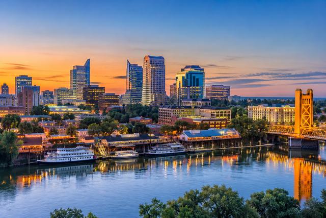 Sacramento.Skyline.Purpledoorfinders